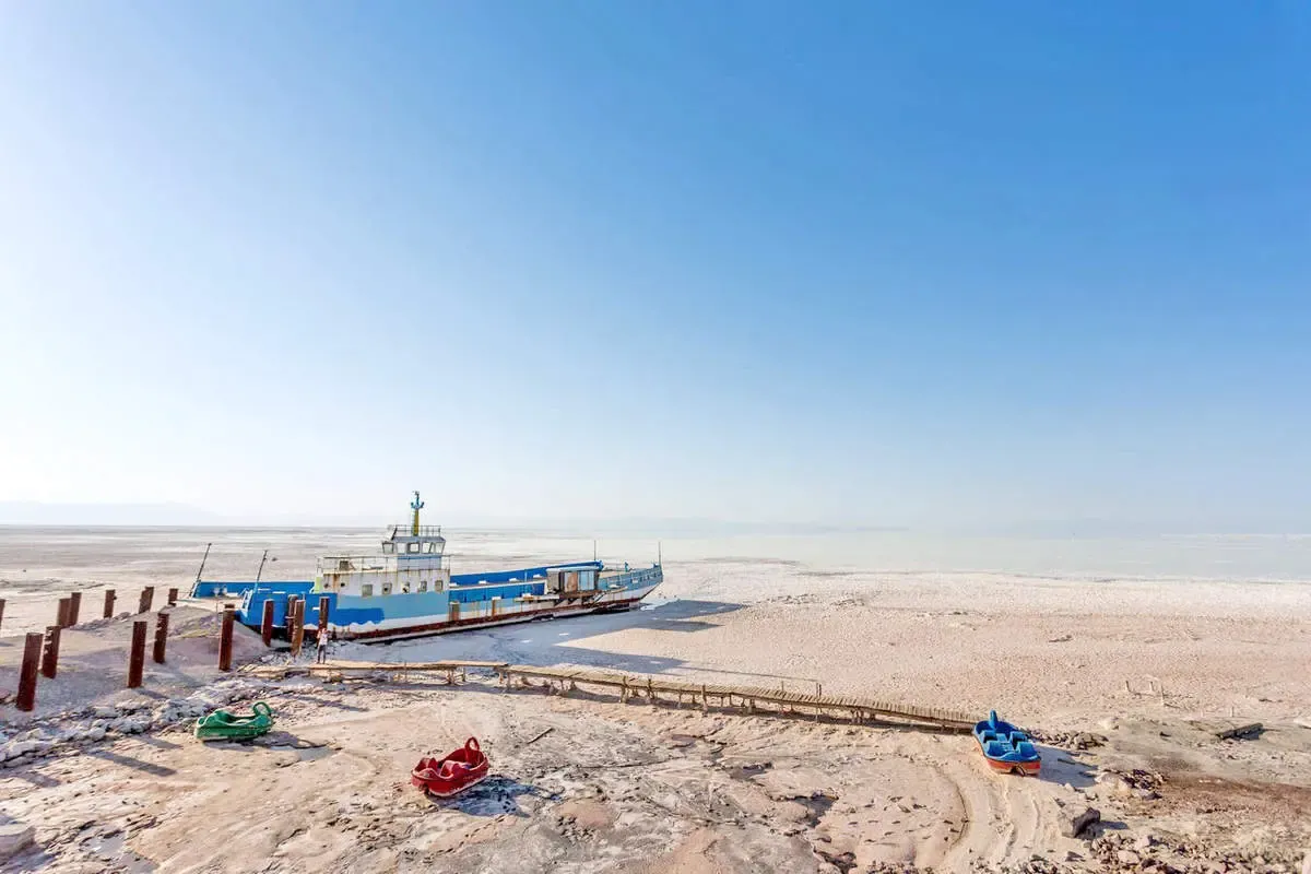 مصیبت های دریاچه ارومیه