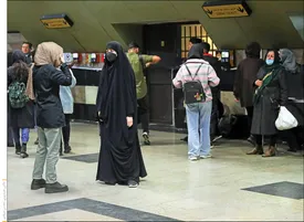 تداوم فعالیت آمران به معروف در مترو تئاتر شهر