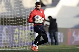 درگیری فیزیکی دروازه‌بان و مدافع تیم ملی ایران در بازی امروز