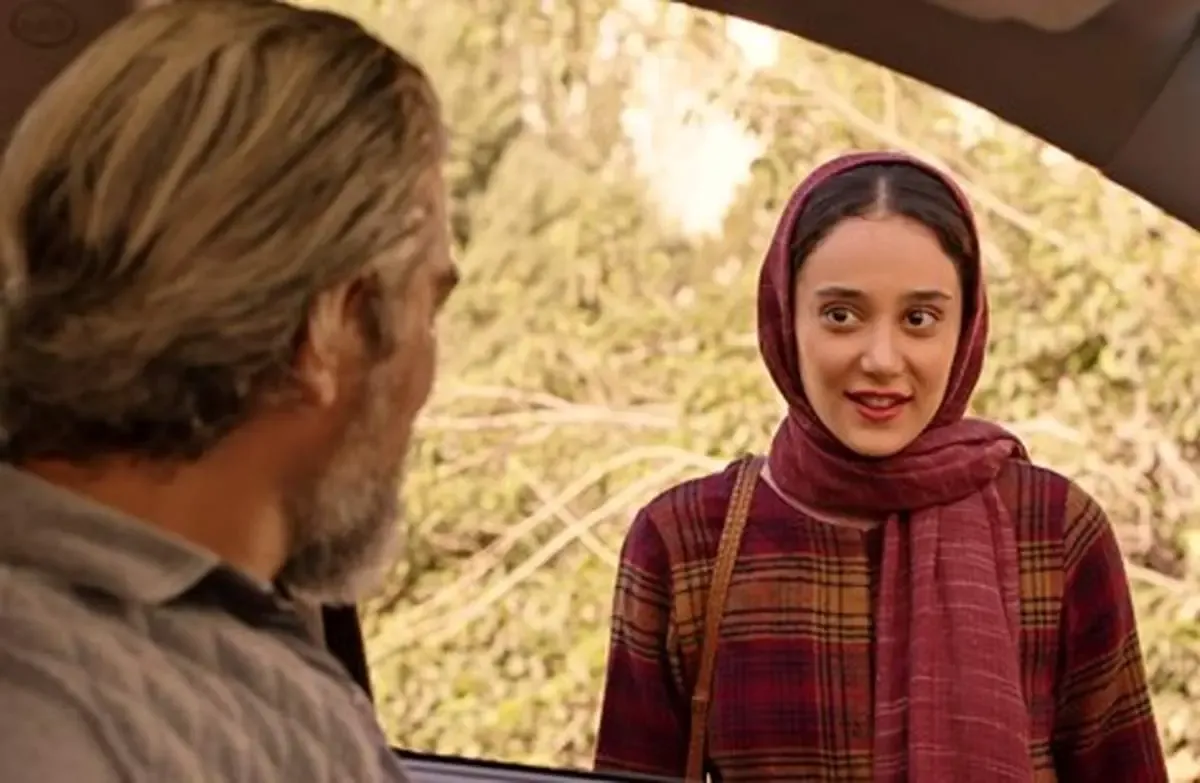 بازیگر هم‌گناه با ژست‌های خاص و خنده‌دارش سوژه/ عکس