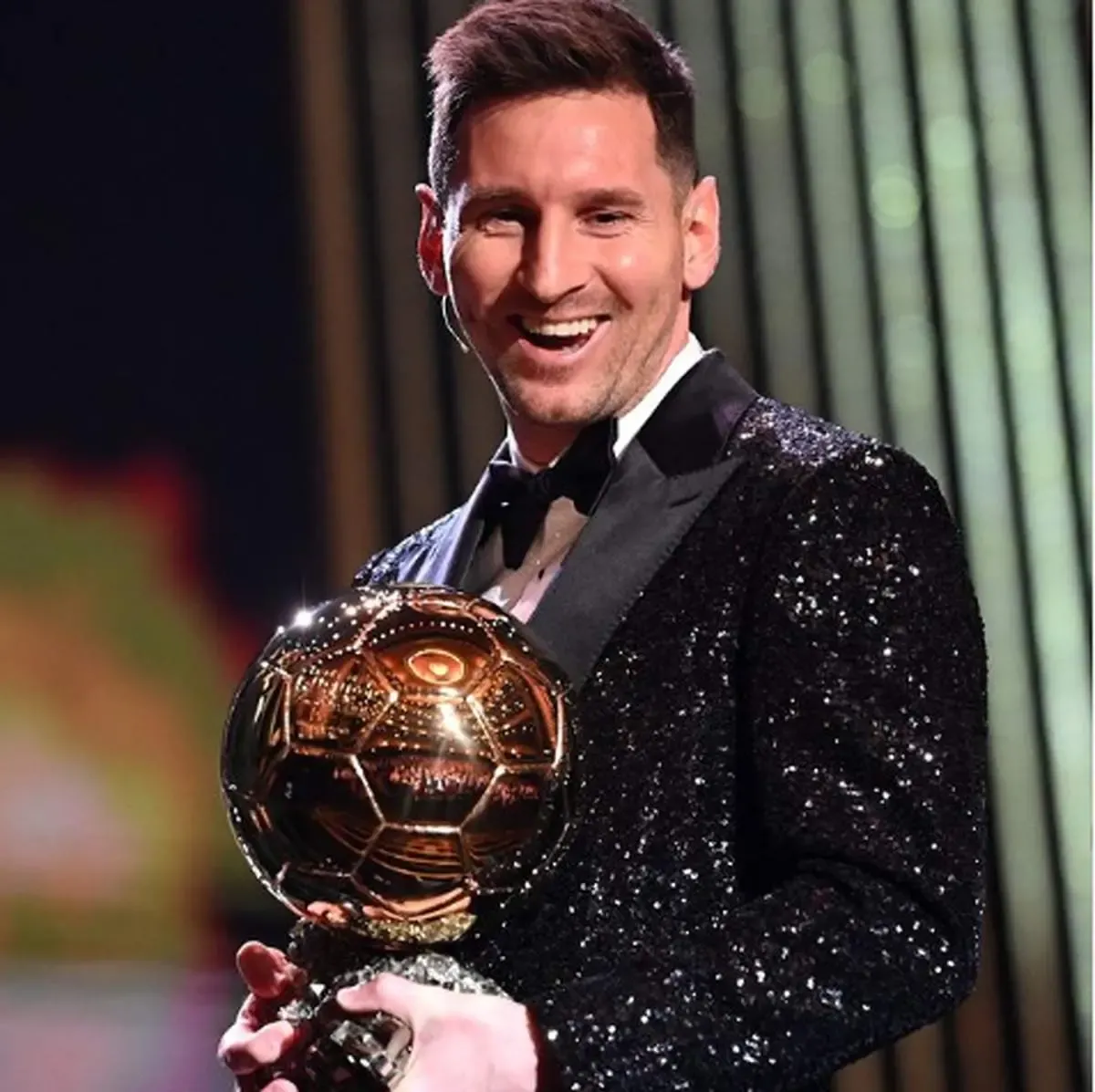 تبریک مسی به مرحوم مارادونا!