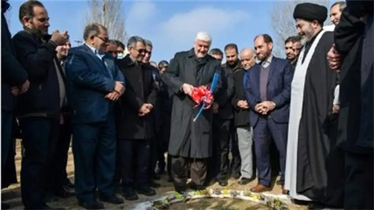 کلنگ احداث مجموعه آموزشی دارالفنون استان اردبیل توسط بانک پاسارگاد بر زمین نشست
