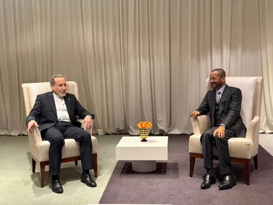 تصویری از عراقچی در جریان مذاکره امروز که وایرال شده/ ببینید