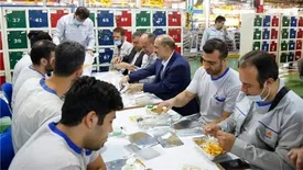 نشست صمیمی مدیرعامل گروه خودروسازی سایپا با كارگران خطوط تولید/ اعلام برنامه های تولید سال جاری به كارگران/ آمادگی كارگران خطوط تولید برای افزایش تولید خودرو