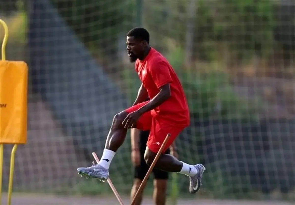 مدافع مصدوم پرسپولیس آماده دیدار با خیبر شد