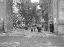 عکس جالب از دروازه ورودی میدان سپه تهران؛ بیش از ۱۰۰ سال قبل