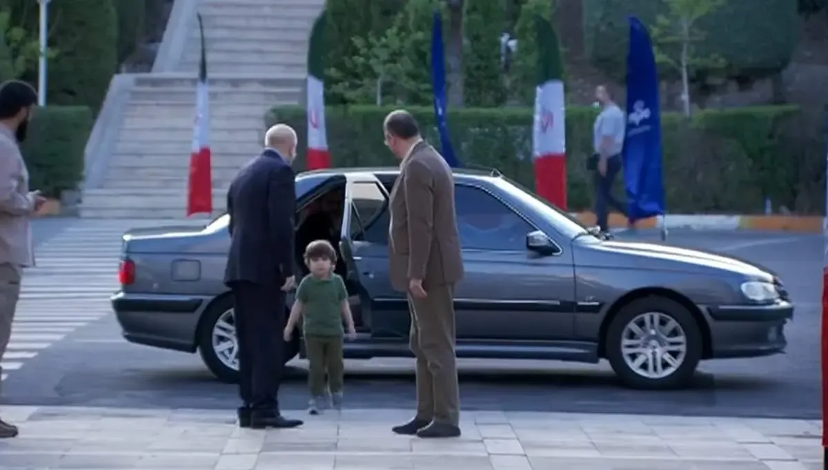 قالیباف با نوه‌اش به محل مناظره آمد؟ / عکس