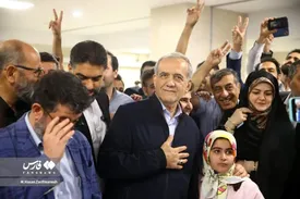 دختر و نوه پزشکیان در پای صندوق رأی/ تصاویر