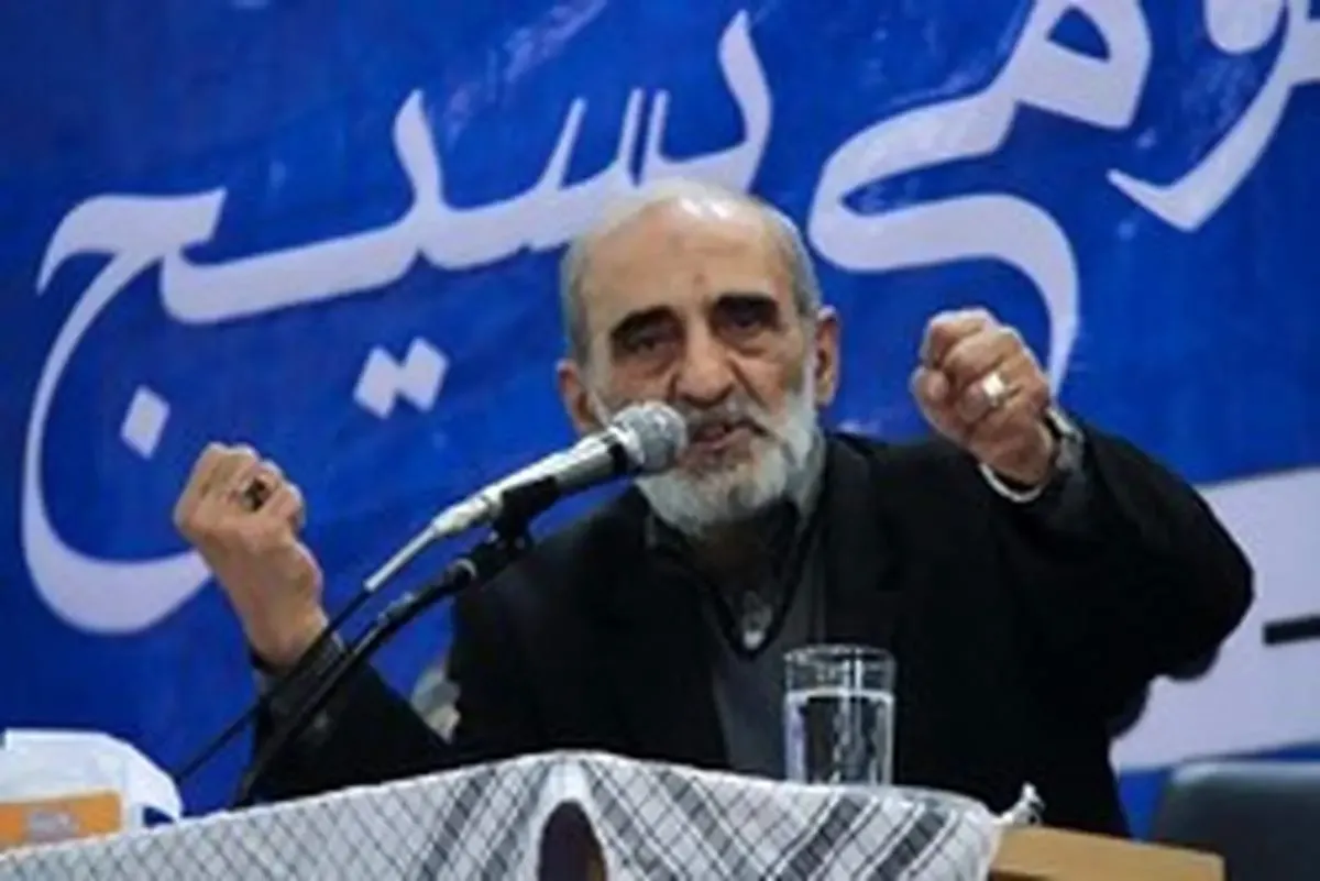 اهدای جایزه "قلم مقدس" به حسین شریعتمداری !