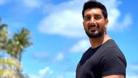 ببینید | ماجرای حرکات موزون فرزاد فرزین در جمع همکارانش