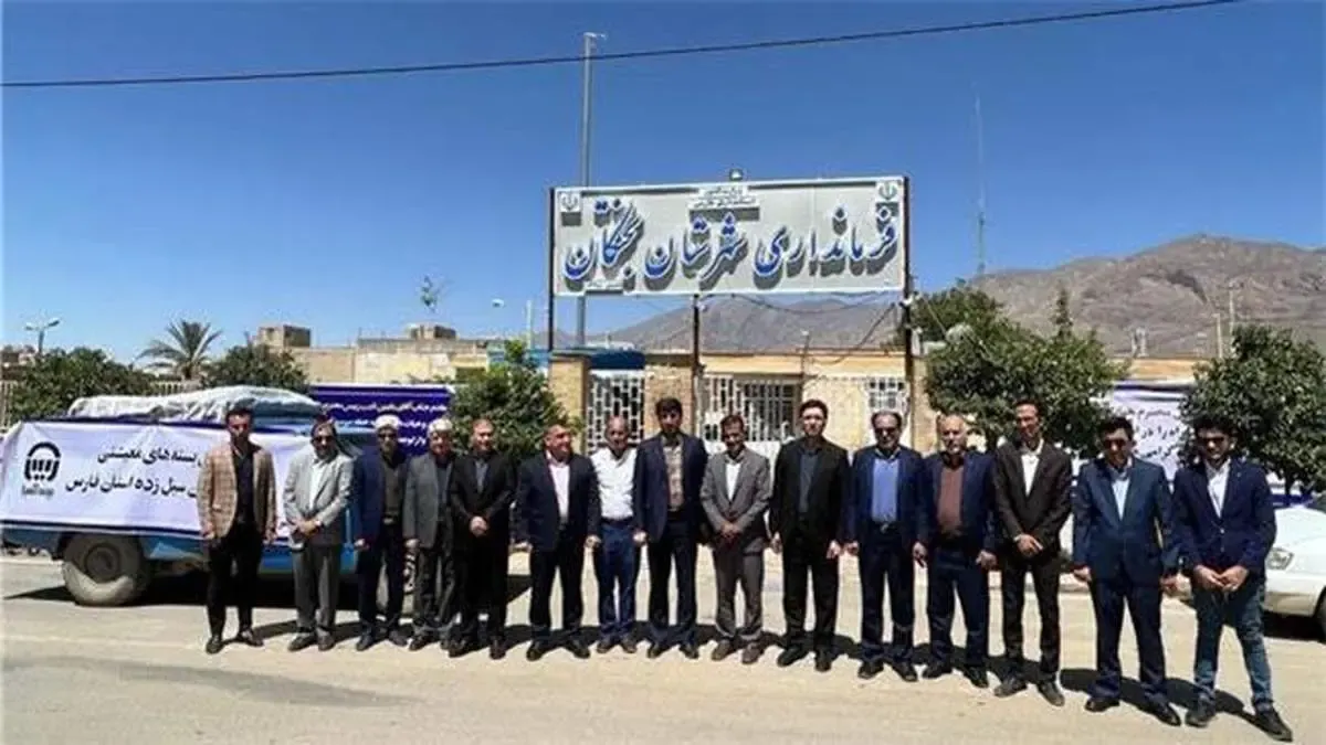 کمک های معیشتی بیمه آسیا در مناطق سیل زده استان فارس توزیع شد