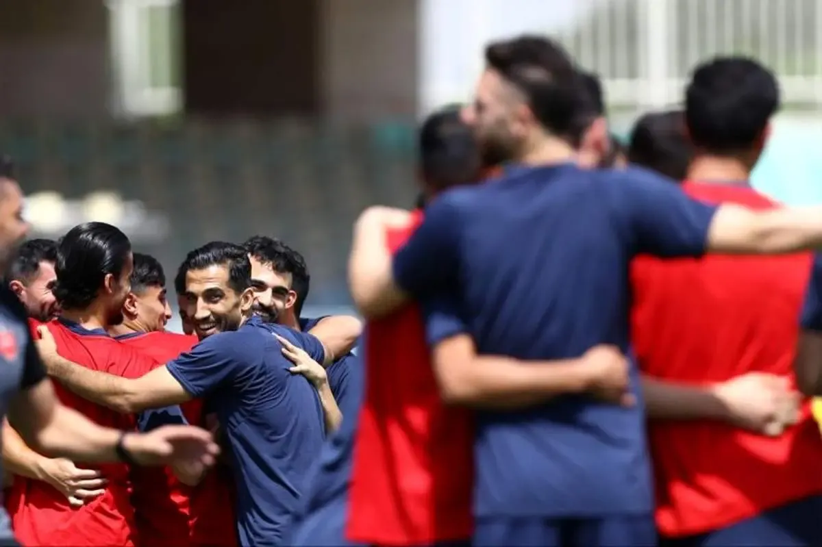 کاپیتان پرسپولیس قاطی جوان‌ها شد/ عکس