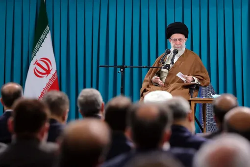 ببینید | پاسخ رهبر انقلاب به متلک‌ها و کنایه‌هایی که به مجلس زده می‌شود