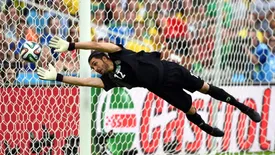 خوشتیپ ترین پرسپولیسی در کنار پدرش/ عکس