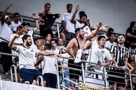 آتش زدن اتومبیل یک فوتبالیست