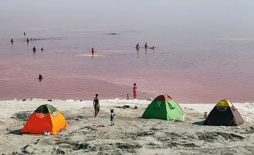 مسافران تابستانی دریاچه ارومیه /عكس:مجتبی اسماعیل زاد