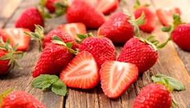 روش متفاوت شستن توت فرنگی