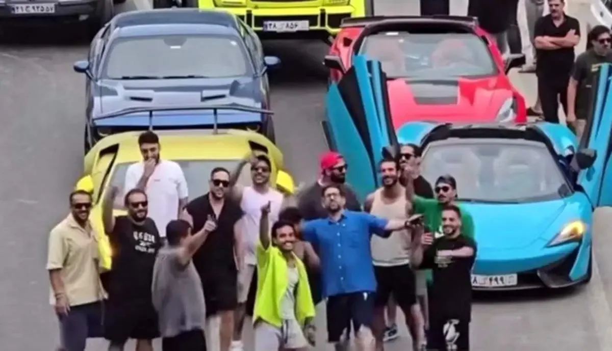 ماجرای آواز خوانی و بسته شدن جاده فیروزکوه با چند خودروی لاکچری/ فیلم