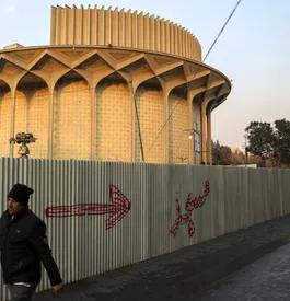 ماجرای دیواره‌های پیرامون تئاتر شهر چیست؟