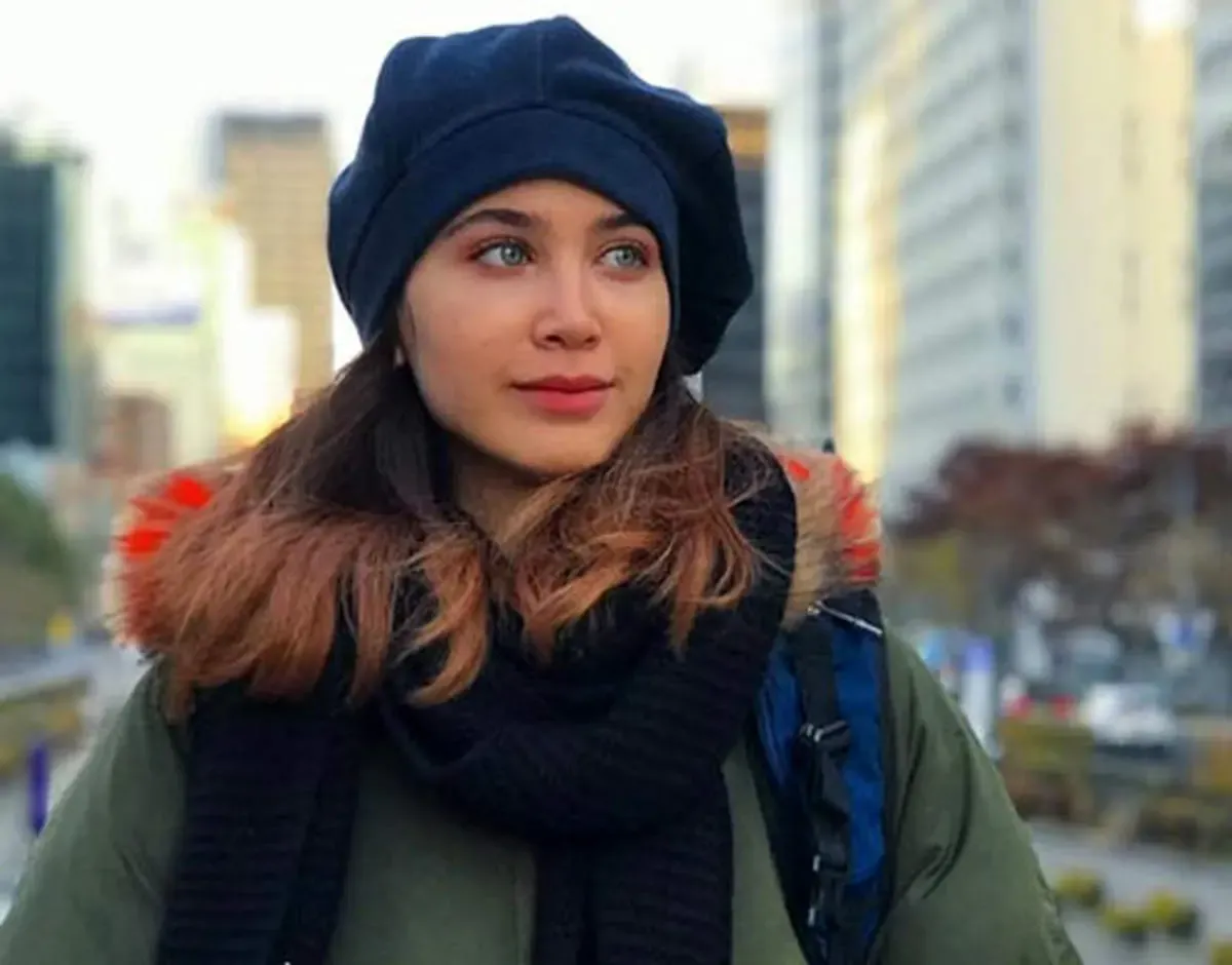 گریم عجیب و غریب تینا یلان در پشت صحنه سریال اجل معلق را ببینید/ عکس