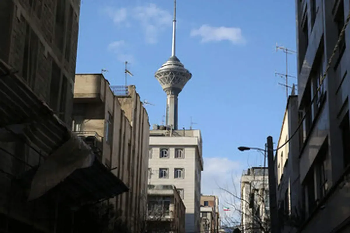 هوای تهران به مدد وزش باد  و بارش باران خوب شد!