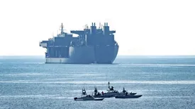 ترکیه: یک کشتی ترک را با اجازه ایران از تنگه عبور دادیم