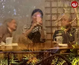 یانگوم در کنار پدر و مادر واقعیاش/ عکس