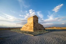 چرا روز «کوروش» در تقویم نیست؟