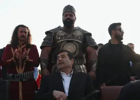 واکنش عجیب خانم مجری از دیدن هیکل قویترین مرد ایران+ فیلم