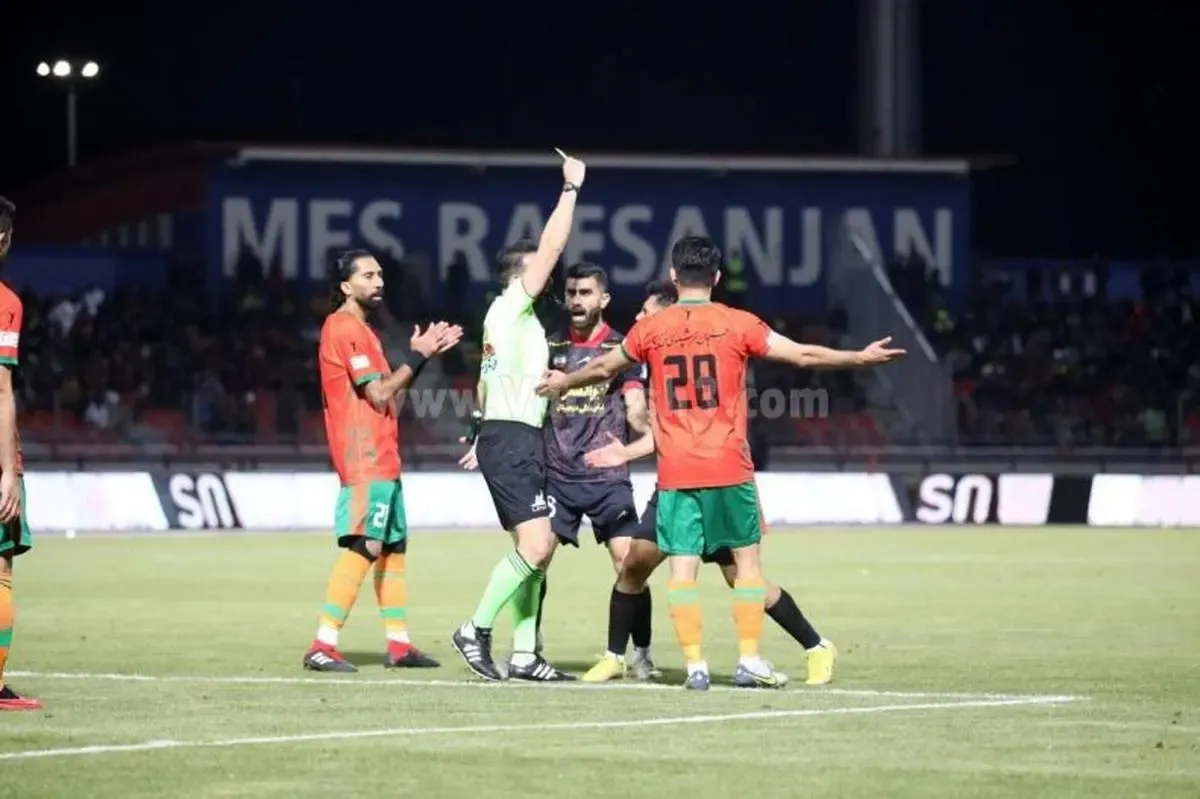 رفتار دور از شأن کاپیتان پرسپولیس/ تصاویر