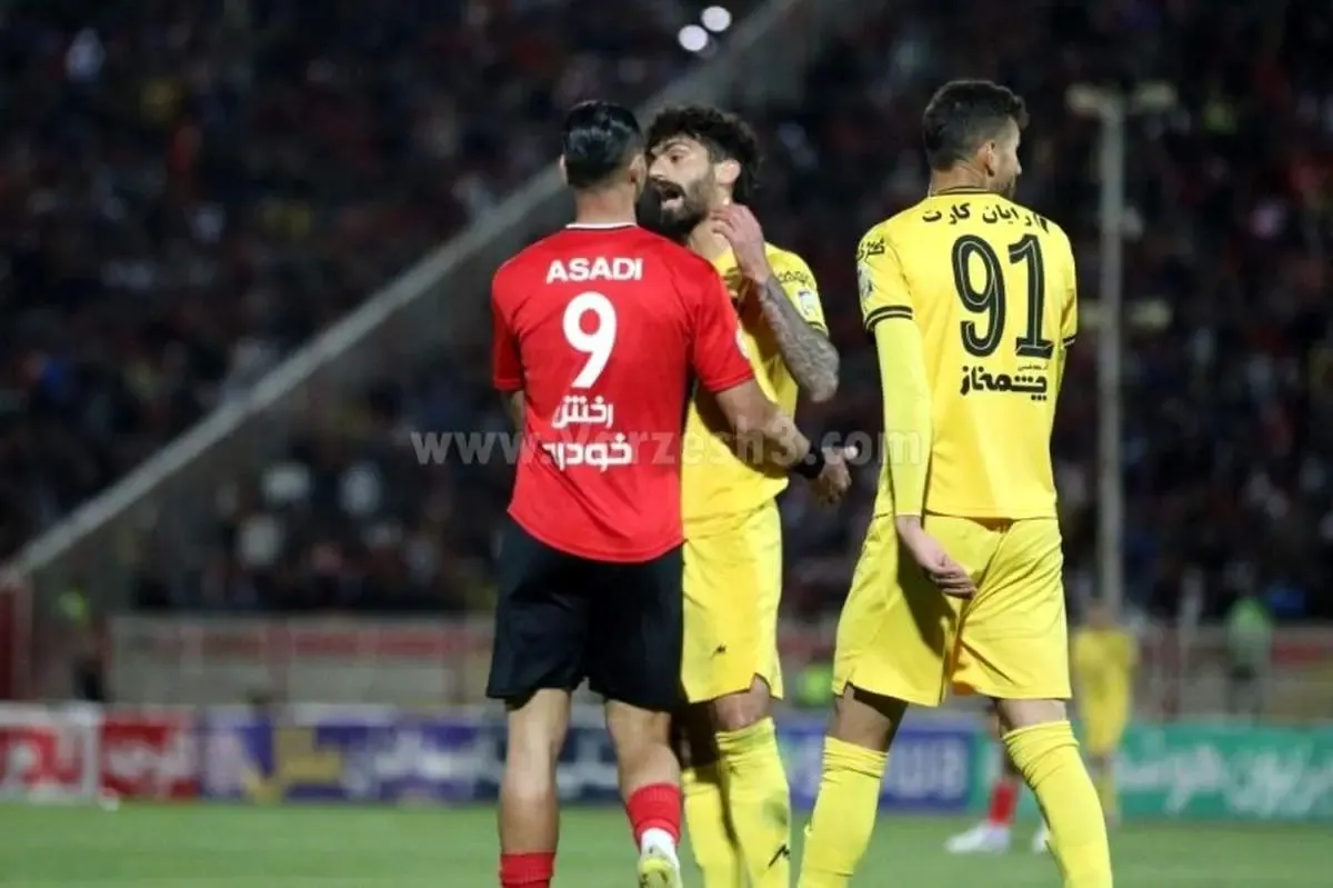 ببینید | درگیری شدید بازیکنان در بازی سپاهان و تراکتورسازی