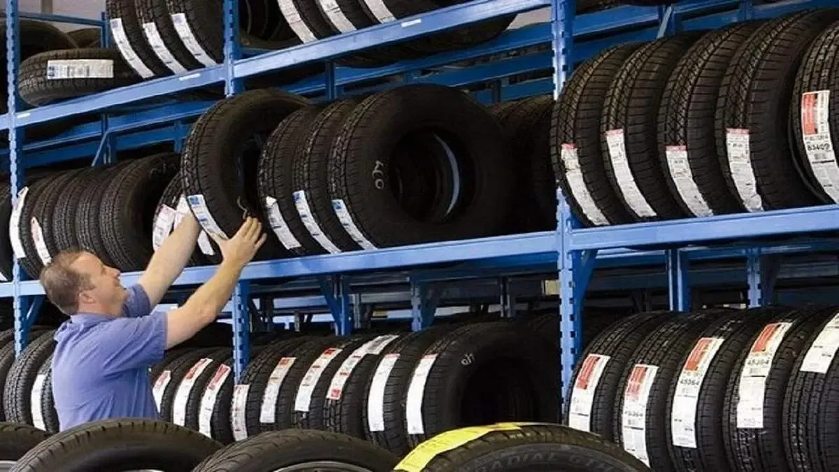 توزیع لاستیک رایگان بین رانندگان تاکسی در تهران