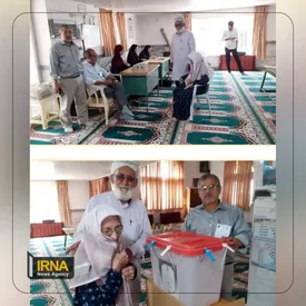 بانوی سالمند ۱۰۰ ساله پای صندوق رأی / عکس