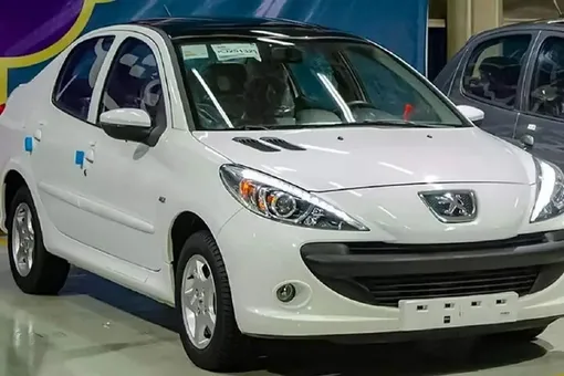 ویدیو/ 206 باخت نمیده یعنی این/ ببینید با چه وضعیتی داره به راهش توی جاده ادامه میده