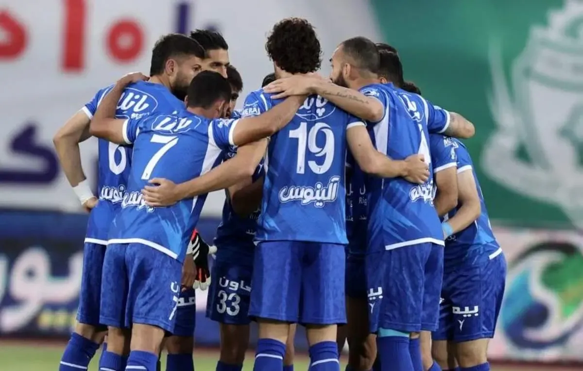 کار عجیب استقلالی‌ها با بانک‌های پرسپولیسی/عکس