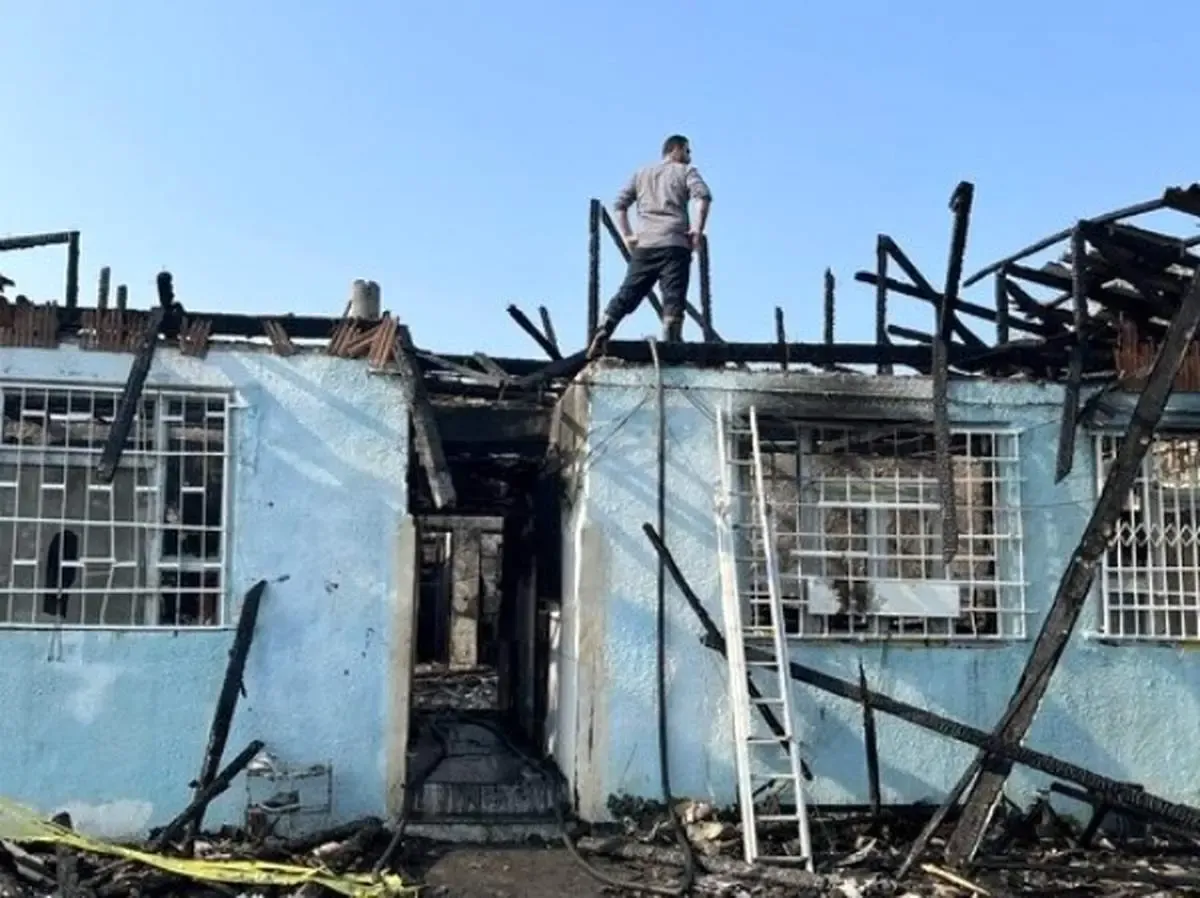 مدارس متروکه کمپ می شوند!/ در باز نمی شد و ساختمان سیستم اطفای حریق نداشت