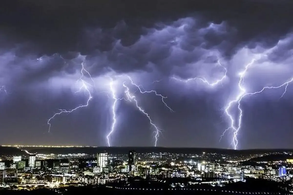 پایتخت در خطر بادهای شدید / ادامه روند رگبار و گرد وخاک در 20 استان کشور