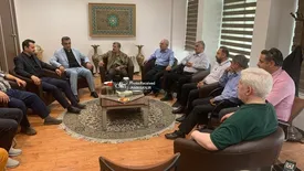 احمدینژاد با دوستان و همکارانش دیدار کرد/ عکس