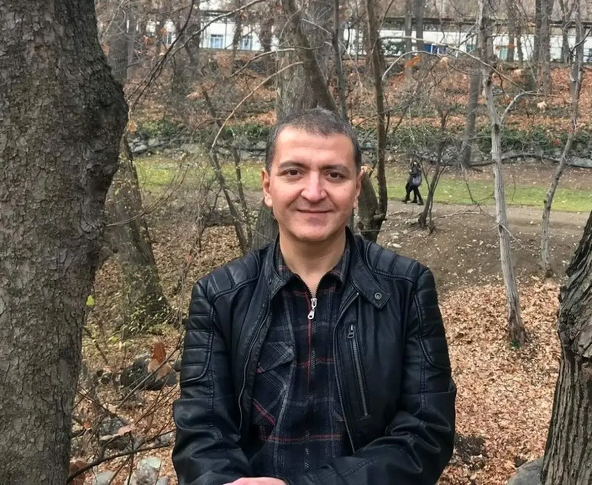 شعر اخوان محتوای زبان فارسی است