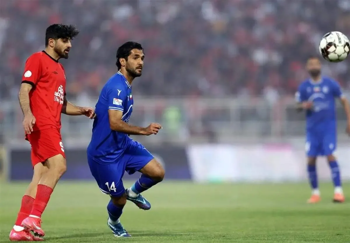 پسر رئیس جمهور خوشحال از برد تراکتور/عکس