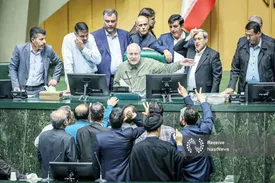 الزام عبور از فضای پرتنش سیاسی