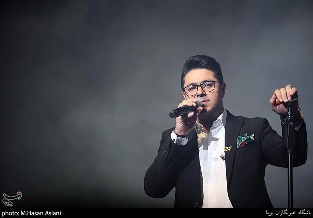 حجت اشرف زاده در آرامگاه فردوسی می‌خواند