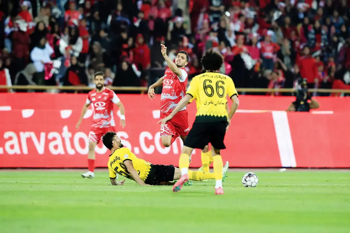 شکست سپاهان مقابل گل‌گهر و کاهش فاصله با پرسپولیس