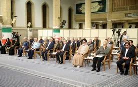 قاب توجه‌برانگیز از لاریجانی و عراقچی در دیدار با رهبری /عکس