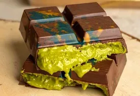 ببینید / دستور تهیه فوق العاده خوشمزه شکلات دبی در خانه