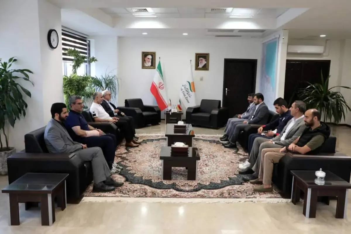 دیدار رئیس کمیته فوتبال ساحلی فدراسیون با سرپرست منطقه آزاد انزلی