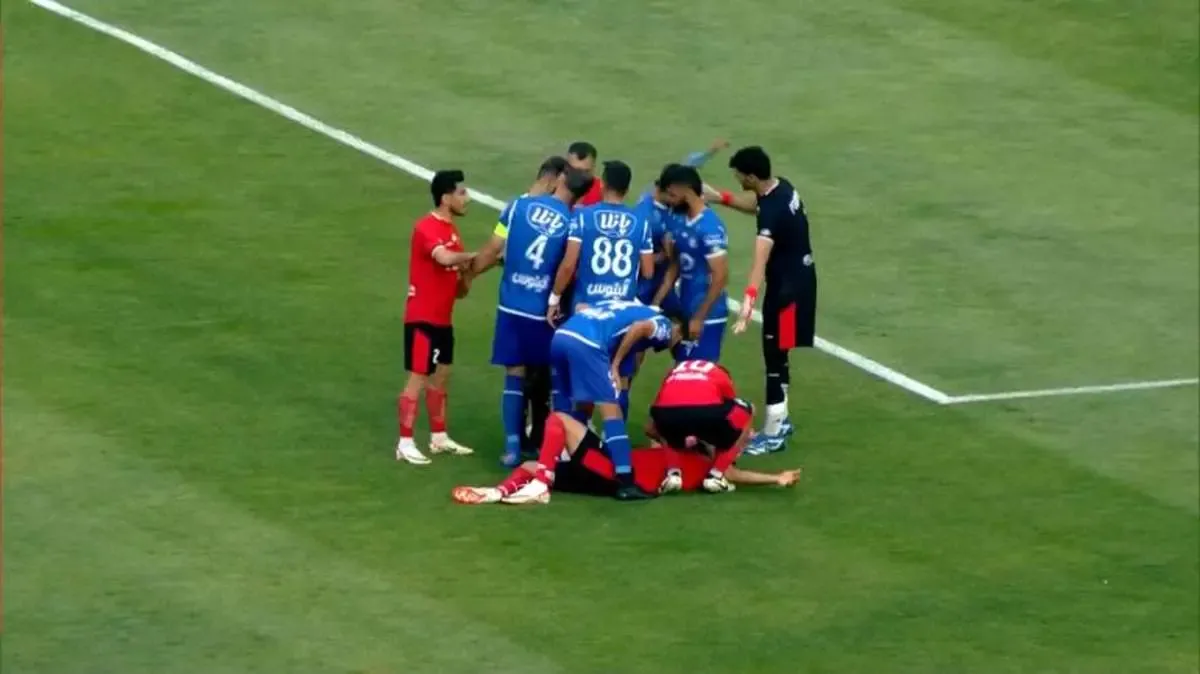 داور به سمت استقلال غش کرد؛ حق خوری تراکتور!