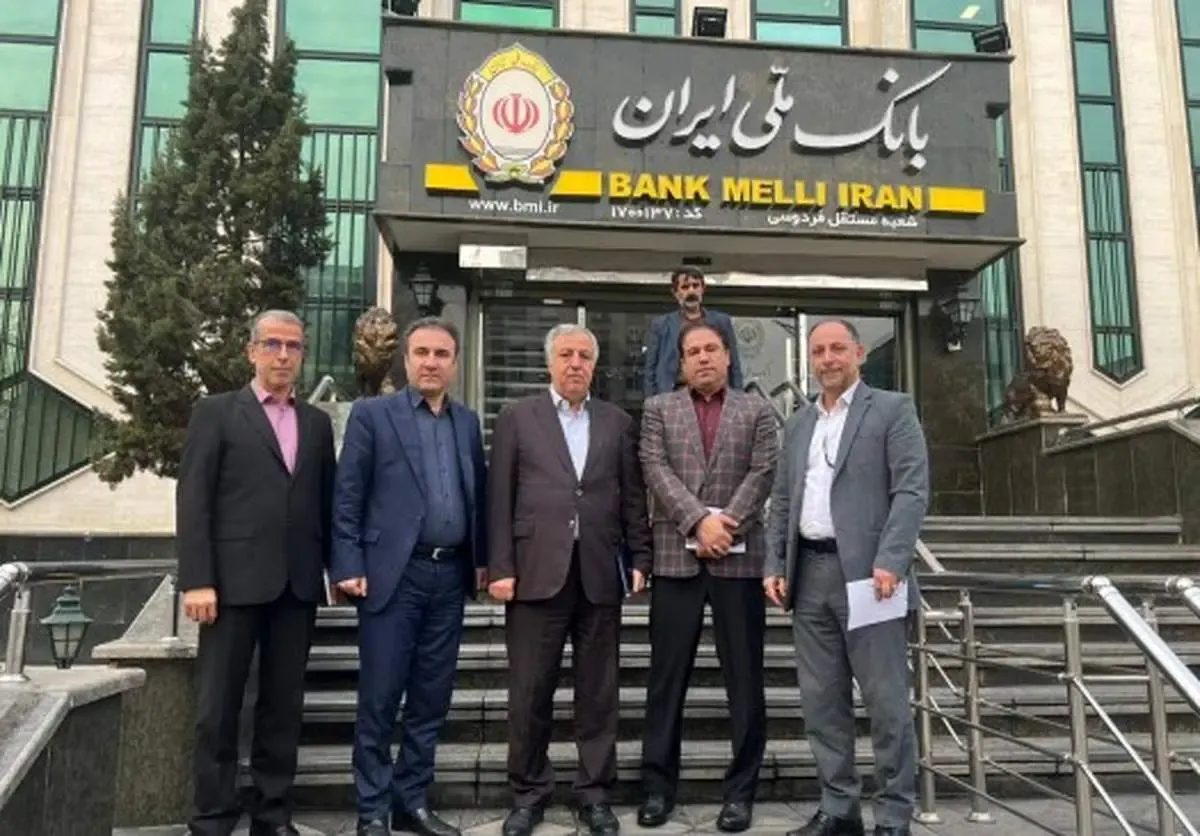 بازدید قائم مقام مدیرعامل بانک ملی از شعبه مستقل فردوسی