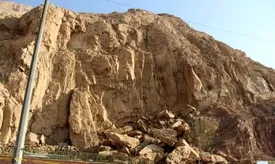 جزئیات ریزش دیواره کوه راگا و تهدید بقعه بی‌بی شهربانو