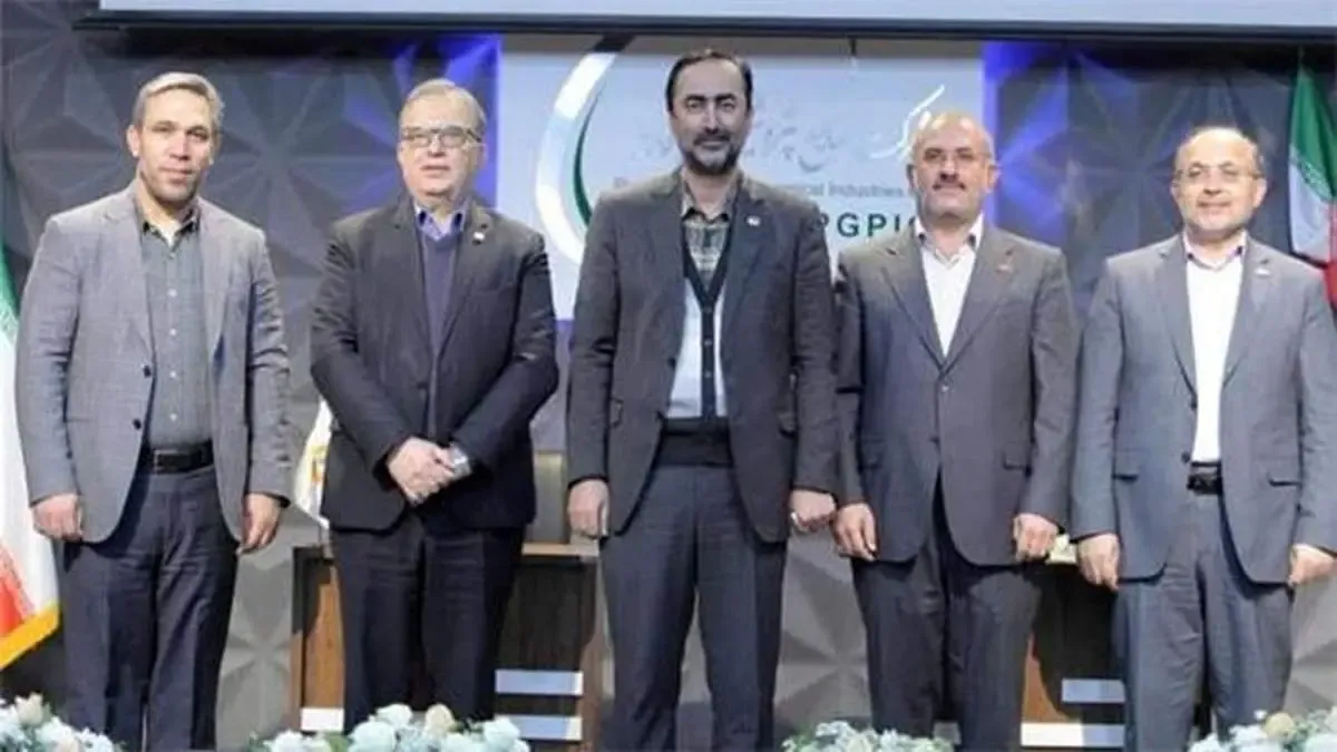 قرارداد بازیابی اتان شرکت پتروشیمی بندر امام امضا شد/ اولویت استفاده از نیروهای بومی و توجه به مسائل زیست‌محیطی در اجرای پروژه/ استفاده حداکثر از توانمندی داخل در مسیر اجرای پروژه